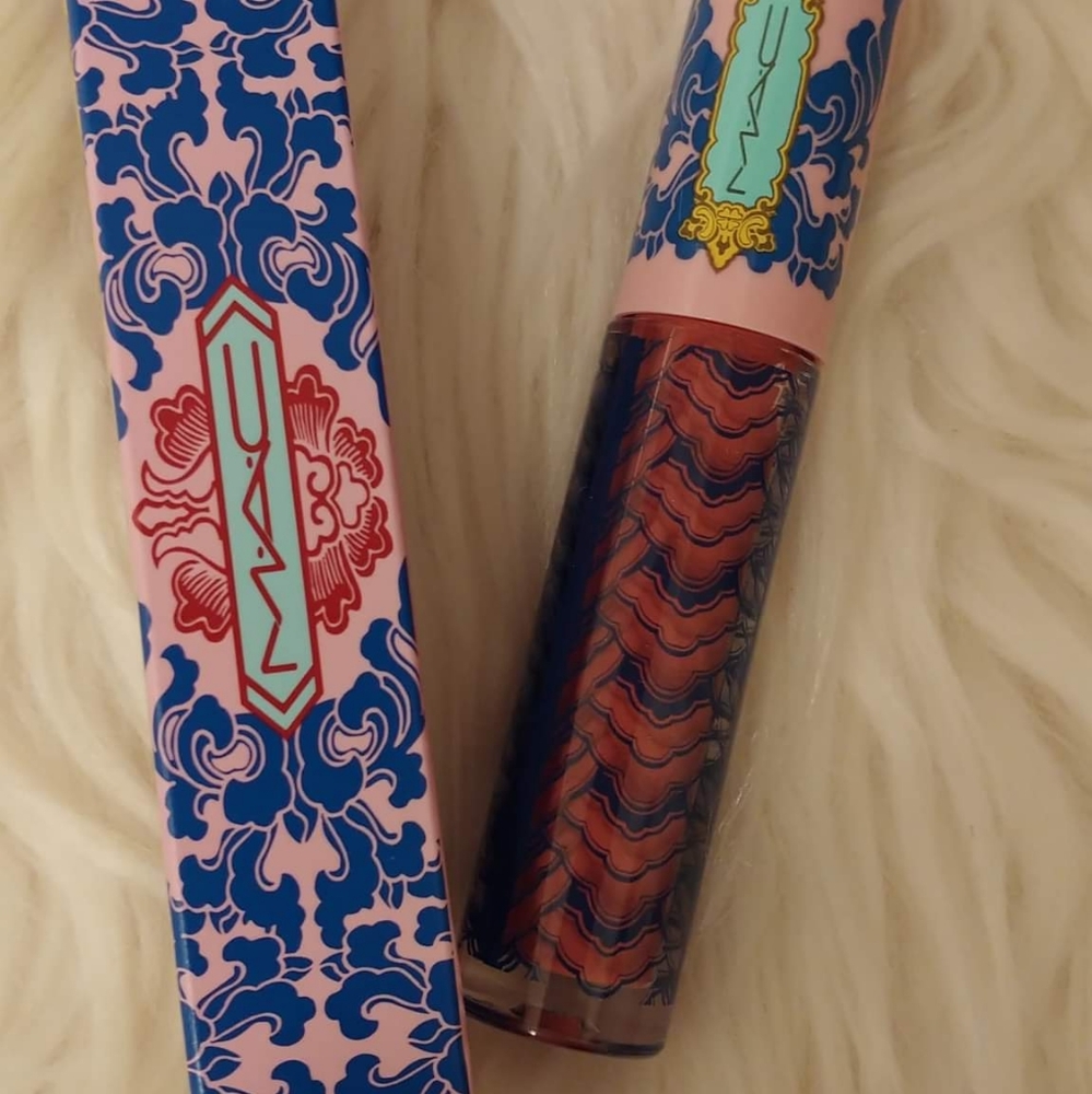 💋NWT MAC COSMETIC MAGICALLY DELIGHTFUL LIP GLOSS